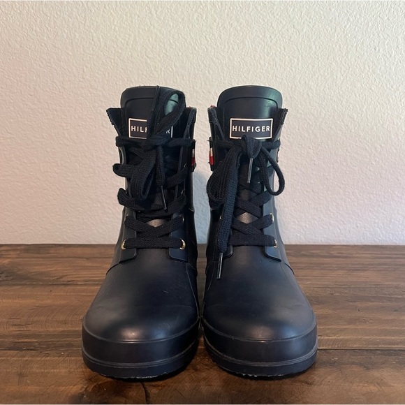 Tommy Hilfiger Toniee Lace-Up Leather Sole TH Logo Rain Boots. Size 6. - Picture 9 of 13